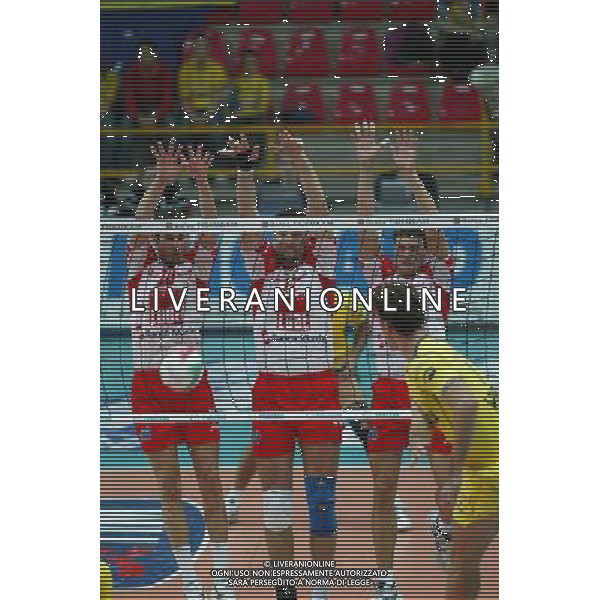 VERONA 09/10/2005 CAMPIONATO ITALIANO PALLAVOLO 2005/2006 MARMI LANZA VERONA-LUBE BANCA MARCHE MACERATA NELLA FOTO:MURO DI SINTINI GIACOMO, GERIC ANDRIJA E PAPARONI ALESSANDRO FOTO PAOLA GARBUIO/ALDO LIVERANI s.a.s