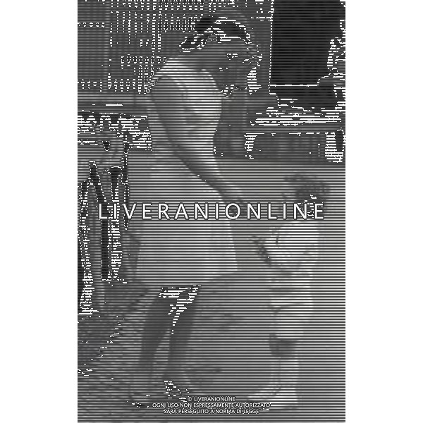 RETROSPETTIVA ABA CERCATO ANNUNCIATRICE TELEVISIVA E CONDUTTRICE TELEVISIVA NELLA FOTO ABA CERCATO A ROMA NELL\'ANNO 1969 AG ALDO LIVERANI SAS