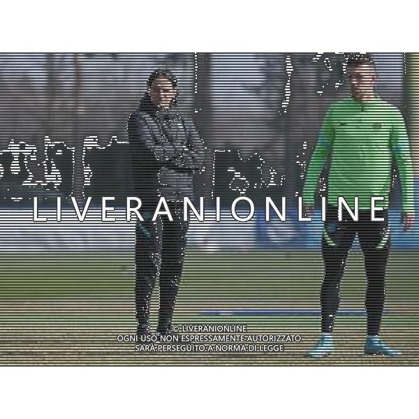 © TVRG Allenamento Champions Inter nella foto l\'allenatore Simone Inzaghi e sulla DX Ivan Perisic Appiano Gentile (CO) 07-03-2022 Centro sportivo Suning in memoria di Angelo Moratti Allenamento dell\'Inter in preparazione della gara contro il Liverpool valevole per la gara di ritorno degli ottavi di finale della UEFA Champions League foto Roberto Garavaglia/ag. Aldo Liverani sas