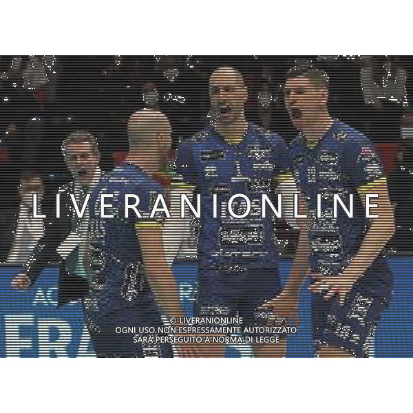 CASALECCHIO DI RENO 06 02 2022 COPPA ITALIA MASCHILE PALLAVOLO SIR SAFETY CONAD PERUGIA-ITAS TRENTINO NELLA FOTO DA SINISTRA ALLENATORE ANGELO LORENZETTI TRENTO RICCARDO SBERTOLA MATEY KAZIYSKI E MARKO PODRASCANIN TRENTO ©SANNA/AGENZIA ALDO LIVERANI SAS