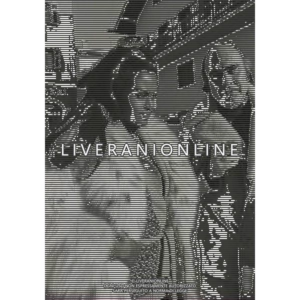 RETROSPETTIVA ZEUDI ARAYA ATTRICE NELLA FOTO ZEUDI ARAYA CON L\'IMPRENDITORE CARLO FIOCCHETTO A CORTINA D\'AMPEZZO NELL\'ANNO 1973 AG ALDO LIVERANI SAS