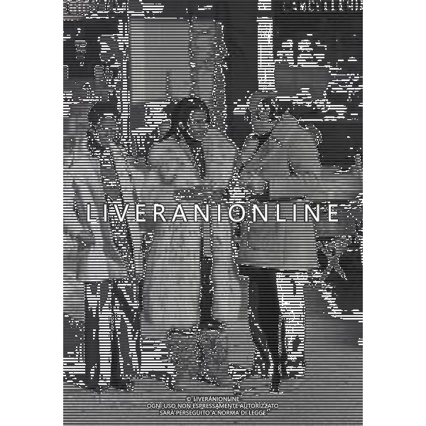 RETROSPETTIVA ZEUDI ARAYA ATTRICE NELLA FOTO ZEUDI ARAYA CON L\'IMPRENDITORE CARLO FIOCCHETTO A CORTINA D\'AMPEZZO NELL\'ANNO 1973 AG ALDO LIVERANI SAS