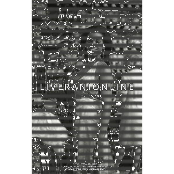 NEG-RETROSPETTIVA ZEUDI ARAYA ATTRICE NELLA FOTO ZEUDI ARAYA A TAORMINA NELL\'ANNO 1973 AG ALDO LIVERANI SAS