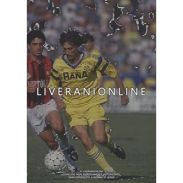 RETROSPETTIVA DAVIDE PELLEGRINI CALCIATORE NELLA FOTO DAVIDE PELLEGRINI CON LA MAGLIA DEL VERONA CALCIO AG ALDO LIVERANI SAS