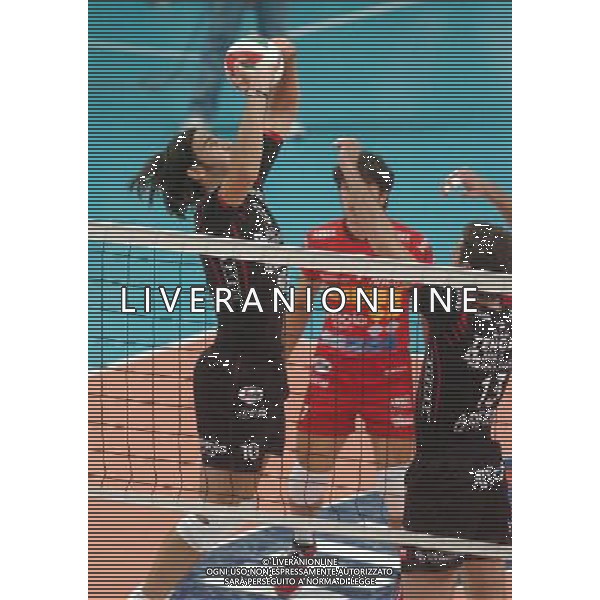 CUNEO 08/10/05 CAMPIONATO MASCHILE DI PALLAVOLO SERIE A1 BRE BANCA LANNUTTI CUNEO-SISLEY TREVISO NELLA FOTO CARLETTI BERTRAND PH GIGI ARCAINI/AG.ALDO LIVERANI