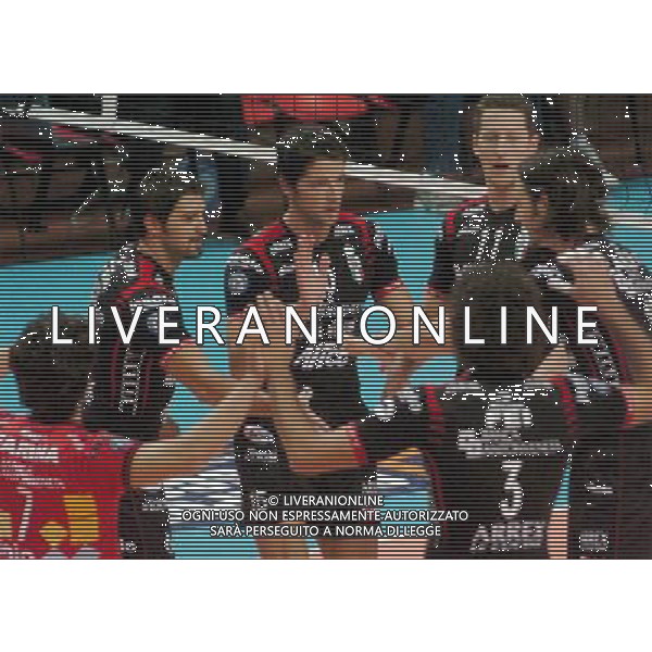 CUNEO 08/10/05 CAMPIONATO MASCHILE DI PALLAVOLO SERIE A1 BRE BANCA LANNUTTI CUNEO-SISLEY TREVISO NELLA FOTO ESULTANZA TREVISO PH GIGI ARCAINI/AG.ALDO LIVERANI