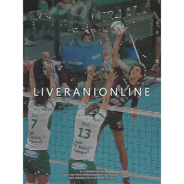 CUNEO 08/10/05 CAMPIONATO MASCHILE DI PALLAVOLO SERIE A1 BRE BANCA LANNUTTI CUNEO-SISLEY TREVISO NELLA FOTO FEI ALESSANDRO PH GIGI ARCAINI/AG.ALDO LIVERANI