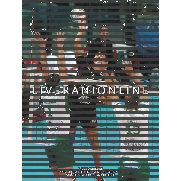 CUNEO 08/10/05 CAMPIONATO MASCHILE DI PALLAVOLO SERIE A1 BRE BANCA LANNUTTI CUNEO-SISLEY TREVISO NELLA FOTO PAPI SAMUELE PH GIGI ARCAINI/AG.ALDO LIVERANI