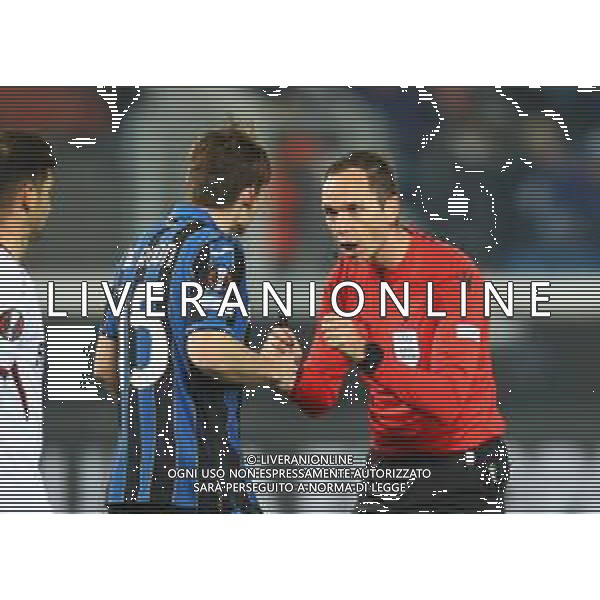Atalanta-Bayer Leverkusen Europa League 2021/2022 Ottavi di finale Bergamo, 10 Marzo 2022 Nella foto: Marten de Roon e arbitro Jovanovic Ph. Soli - Ag. Aldo Liverani/ AGENZIA ALDO LIVERANI SAS