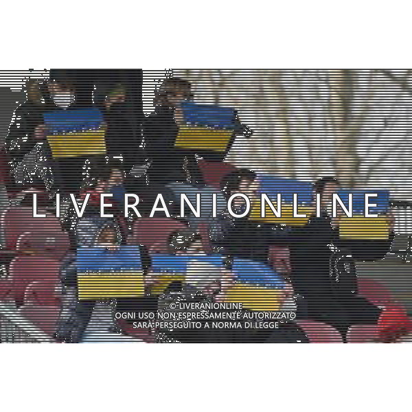 ¬© TVRG messaggio di pace - tifosi con la bandiera dell\'ucraina Milan Women vs Juventus Women Coppa Italia femminile - semifinale gara di andata Milano 12-03-2022 Centro sportivo Peppino Vismara foto Roberto Garavaglia/ag. Aldo Liverani sas/AGENZIA ALDO LIVERANI SAS
