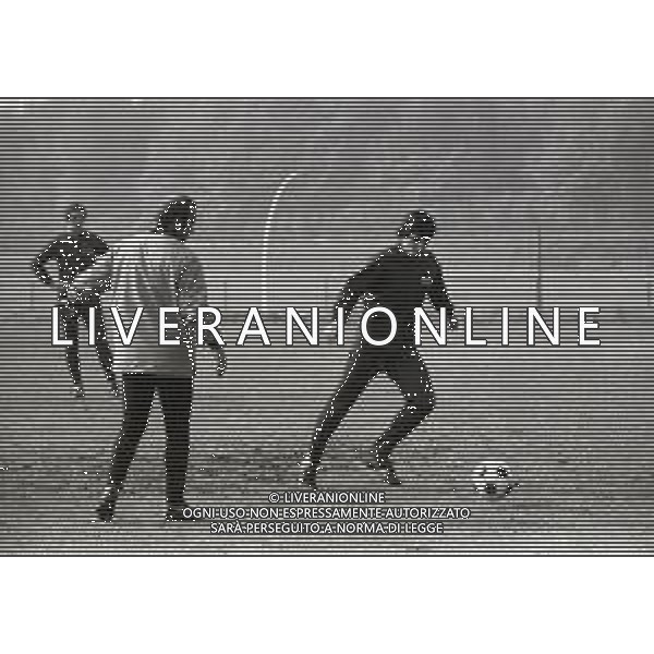 1974-1975 APPIANO GENTILE ALLENAMENTO INTER NELLA FOTO LUIS SUAREZ E CARLO MURARO AG ALDO LIVERANI SAS