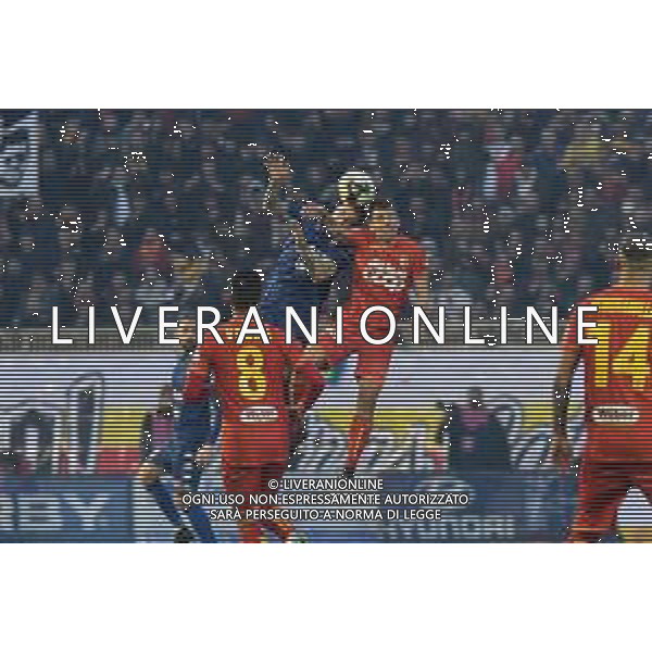 CATANZARO - BARI CAMPIONATO CALCIO SERIE C LEGA PRO 13.03.2022 NELLA FOTO Emanuele Terranova anticipa Federico Vazquez ©ROSITO/AGENZIA ALDO LIVERANI SAS