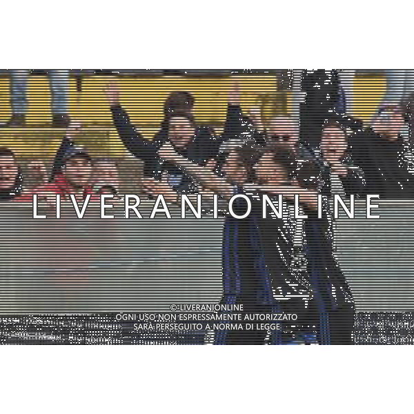 Gabriele Masotti/LMedia - AC Pisa vs US Cremonese - Italian soccer Serie B match 2021/2022 March 13 2022 - Arena Garibaldi Pisa, Italy AC Pisa vs US Cremonese Photo showing: Players of Pisa celebrate with their fans @Gabriele Masotti/LiveMedia /AGENZIA ALDO LIVERANI SAS