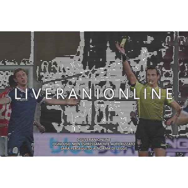 Loris Cerquiglini/LMedia - AC Perugia vs SPAL - Italian soccer Serie B match 2021/2022 March 16 2022 - Stadio Renato Curi Perugia, Italy AC Perugia vs SPAL Photo showing: a. di martino (referee sez. teramo) vido luca (n.28 spal) cautioned @Loris Cerquiglini/LiveMedia /AGENZIA ALDO LIVERANI SAS