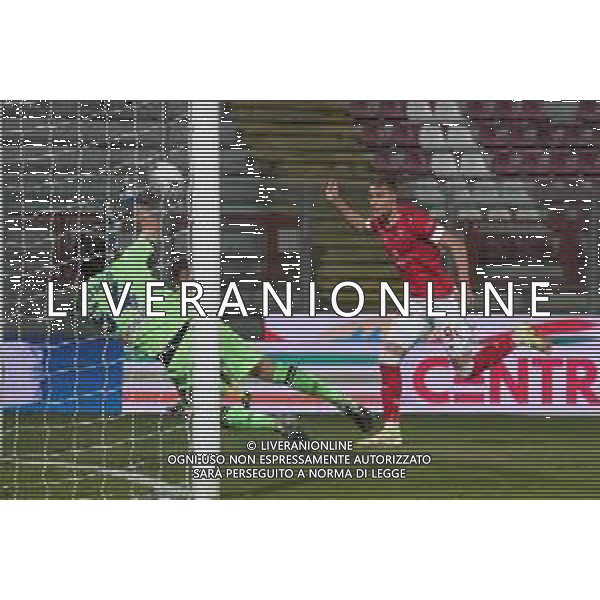 Loris Cerquiglini/LMedia - AC Perugia vs SPAL - Italian soccer Serie B match 2021/2022 March 16 2022 - Stadio Renato Curi Perugia, Italy AC Perugia vs SPAL Photo showing: de luca manuel (n. 09 perugia calcio) occasion @Loris Cerquiglini/LiveMedia /AGENZIA ALDO LIVERANI SAS