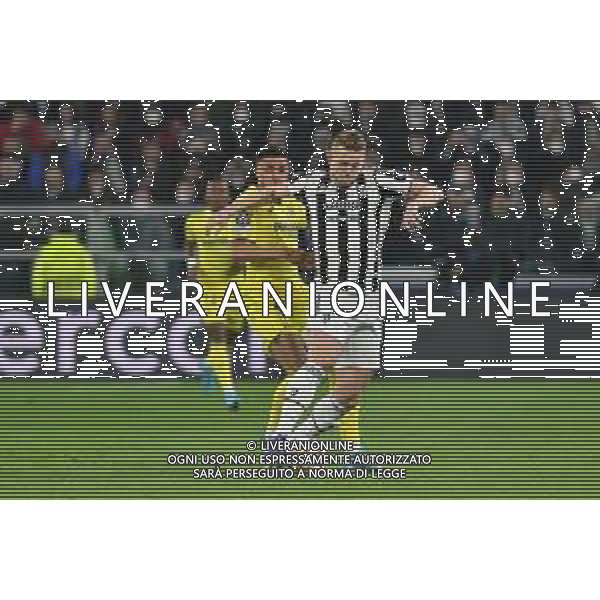 Torino 16.03.2022 Stadio Allianz Stadium ©Alessandro Falzone/Agenzia Aldo Liverani Juventus vs Villareal 8^ di Champions League 2021/2022 Nella foto : MATTHIJS DE LIGT E TRIGUEROS ©FALZONE/AGENZIA ALDO LIVERANI SAS