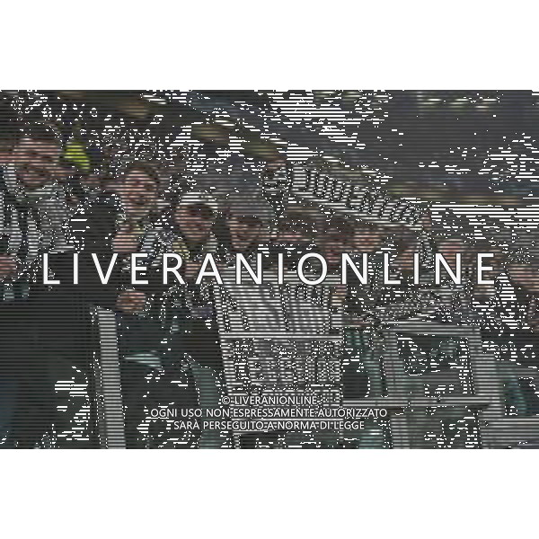 Torino 16.03.2022 Stadio Allianz Stadium ©Alessandro Falzone/Agenzia Aldo Liverani Juventus vs Villareal 8^ di Champions League 2021/2022 Nella foto : TIFOSI JUVENTUS ©FALZONE/AGENZIA ALDO LIVERANI SAS
