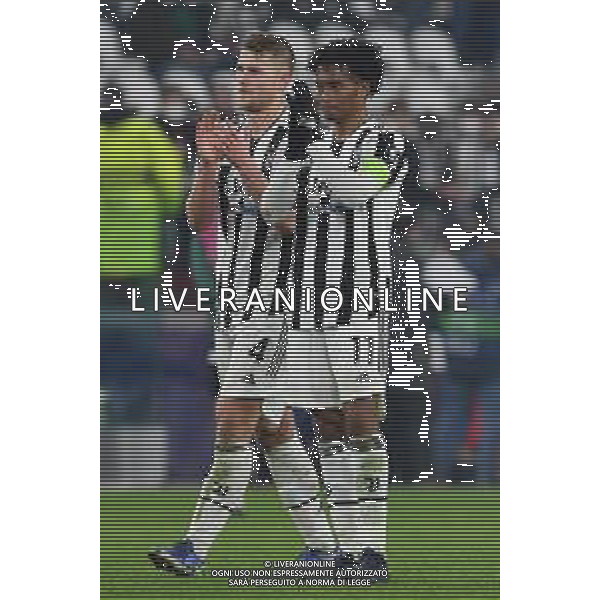 Torino 16.03.2022 Stadio Allianz Stadium ©Alessandro Falzone/Agenzia Aldo Liverani Juventus vs Villareal 8^ di Champions League 2021/2022 Nella foto : Delusione Juventus,Juan Cuadrado-Matthijs de Ligt