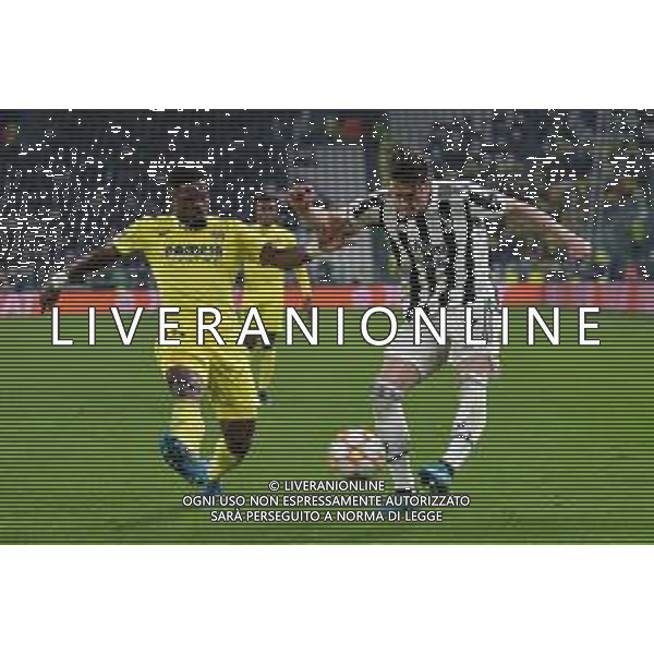 Torino 16.03.2022 Stadio Allianz Stadium ©Alessandro Falzone/Agenzia Aldo Liverani Juventus vs Villareal 8^ di Champions League 2021/2022 Nella foto : Dusan Vlahovic-Serge Aurier