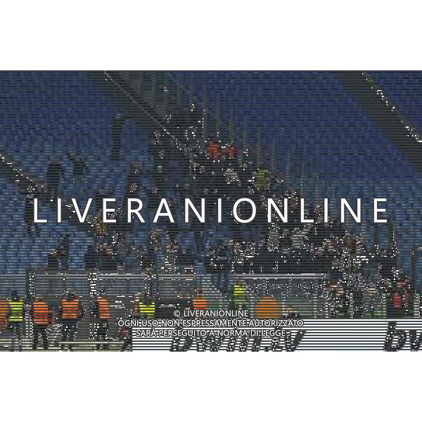 Roma vs Vitesse Ottavi di Finale Conference League - Stadio Olimpico - Roma 17-03-2022 nella foto Tifosi olandesi esultano sfondando il cordone di steward ©Federico gaetano/AGENZIA ALDO LIVERANI SAS