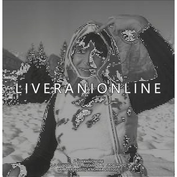 RETROSPETTIVA MARIA GRAZIA BUCCELLA ATTRICE NELLA FOTO MARIA GRAZIA BUCCELLA A CORTINA D\'AMPEZZO NELL\'ANNO 1970 CON VITTORIO CECCHI GORI AG ALDO LIVERANI SAS