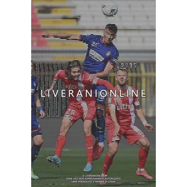 © TVRG Simone Canestrelli (Crotone) tra Andrea Colpani (Monza) SX e Christian Gytkjaer (Monza) DX Monza vs Crotone Campionato Serie BKT - 31a giornata Monza 19-03-2022 U-Power Stadium foto Roberto Garavaglia/ag. Aldo Liverani sas