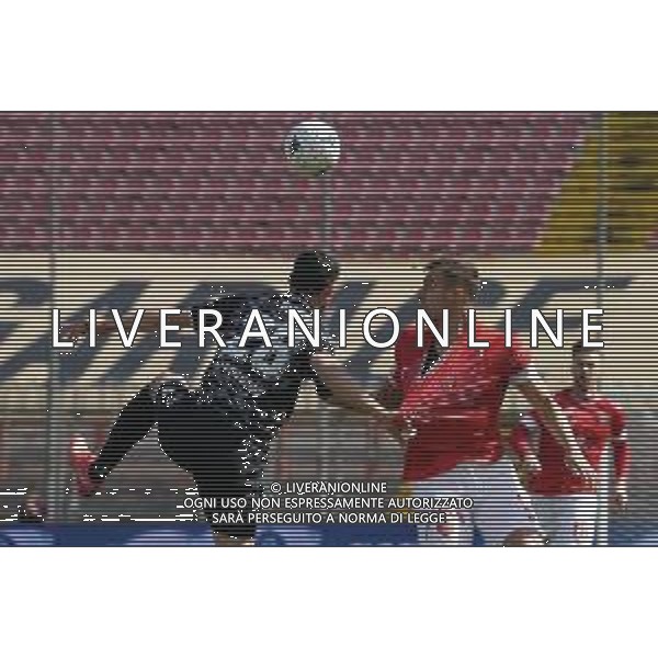 Loris Cerquiglini/LMedia - AC Perugia vs Como 1907 - Italian soccer Serie B match 2021/2022 March 20 2022 - Stadio Renato Curi Perugia, Italy AC Perugia vs Como 1907 Photo showing: vignali luca (n.28 como 1907) v de luca manuel (n. 09 perugia calcio) @Loris Cerquiglini/LiveMedia /AGENZIA ALDO LIVERANI SAS
