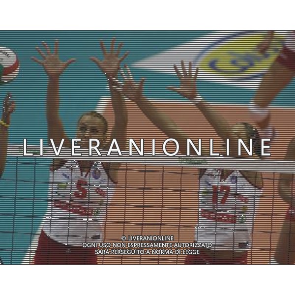 Siena 08/10/2005 Despar Perugia Volley Nella foto: Muro di Zetova Antonina e Gioli Simona.* Ph Gianni Nucci/Agenzia Aldo Liverani