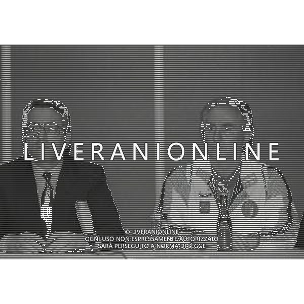 RETROSPETTIVA AZEGLIO VICINI ALLENATORE NAZIONALE ITALIA CALCIO NELLA FOTO AZEGLIO VICINI NELL\'ANNO 1988 CON ANTONIO MATARRESE AG ALDO LIVERANI SAS 