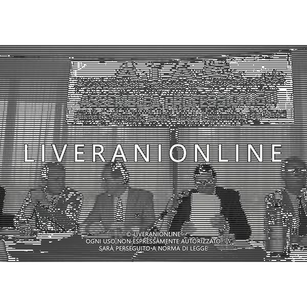 RETROSPETTIVA AZEGLIO VICINI ALLENATORE NAZIONALE ITALIA CALCIO NELLA FOTO AZEGLIO VICINI NELL\'ANNO 1988 RICEVE IL PREMIO DONATELLO DA PARTE DELL\'ASSOCIAZIONE ITALIANA ALLENATORI CALCIO AG ALDO LIVERANI SAS  