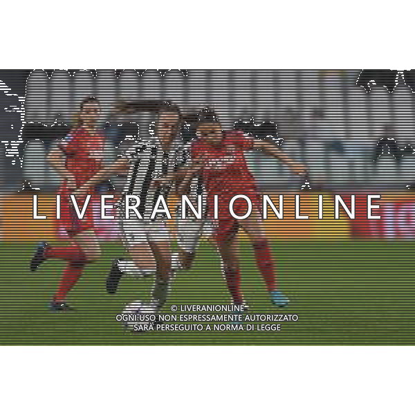 Torino 23.03.2022 Stadio Allianz Stadium ©Manuela Viganti/Agenzia Aldo Liverani Juventus vs Olimpique Lione Quarti di finale Champions League Women\'s 2021/2022 Nella foto: julia grosso e delphine cascarino ©VIGANTI/AGENZIA ALDO LIVERANI SAS