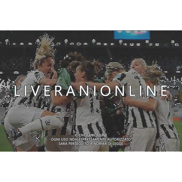 Torino 23.03.2022 Stadio Allianz Stadium ©Manuela Viganti/Agenzia Aldo Liverani Juventus vs Olimpique Lione Quarti di finale Champions League Women\'s 2021/2022 Nella foto: esultanza juventus dopo il gol di cristiana girelli ©VIGANTI/AGENZIA ALDO LIVERANI SAS