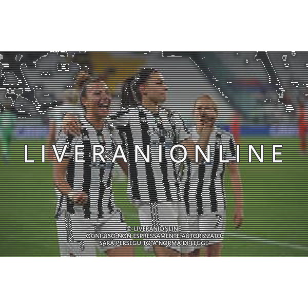 Torino 23.03.2022 Stadio Allianz Stadium ©Manuela Viganti/Agenzia Aldo Liverani Juventus vs Olimpique Lione Quarti di finale Champions League Women\'s 2021/2022 Nella foto: esultanza di agnese bonfantini e lisa boattin ©VIGANTI/AGENZIA ALDO LIVERANI SAS