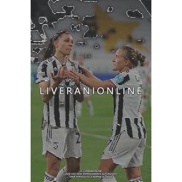 Torino 23.03.2022 Stadio Allianz Stadium ©Manuela Viganti/Agenzia Aldo Liverani Juventus vs Olimpique Lione Quarti di finale Champions League Women\'s 2021/2022 Nella foto: esultanza di agnese bonfantini e valentina cernoia ©VIGANTI/AGENZIA ALDO LIVERANI SAS