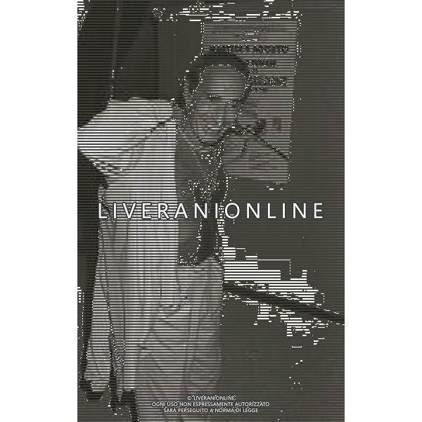 RETROSPETTIVA DON LURIO PSEUDONIMO DI DONALD BENJAMIN LURIO COREOGRAFO-BALLERINO-CANTANTE E ATTORE NELLA FOTO DON LURIO ALLA BUSSOLA DI VIAREGGIO NELL\'ANNO 1980 AG ALDO LIVERANI SAS