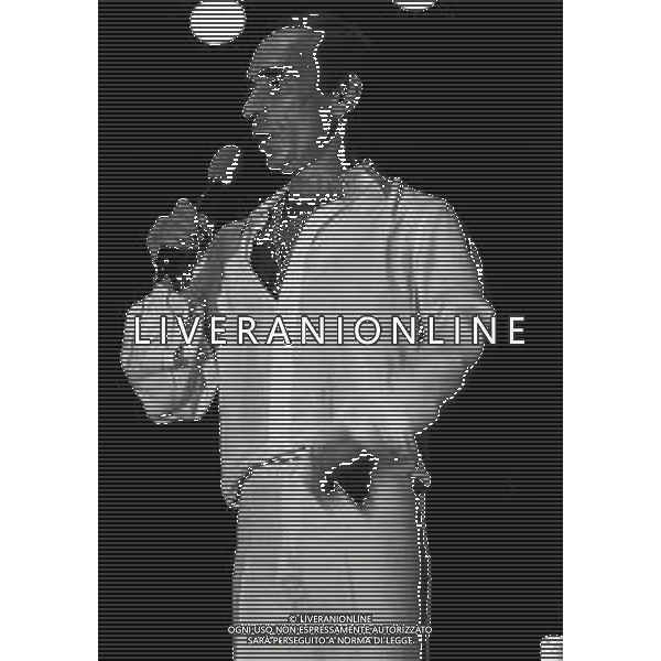 RETROSPETTIVA DON LURIO PSEUDONIMO DI DONALD BENJAMIN LURIO COREOGRAFO-BALLERINO-CANTANTE E ATTORE NELLA FOTO DON LURIO ALLA BUSSOLA DI VIAREGGIO NELL\'ANNO 1980 AG ALDO LIVERANI SAS