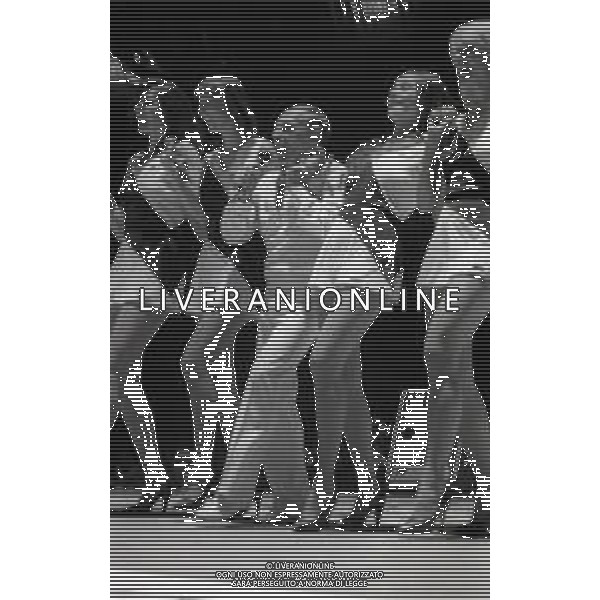 RETROSPETTIVA DON LURIO PSEUDONIMO DI DONALD BENJAMIN LURIO COREOGRAFO-BALLERINO-CANTANTE E ATTORE NELLA FOTO DON LURIO A MILANO NELL\'ANNO 1982 NEL SUO SPETTACOLO ALLA MAIFESTAZIONE CICLISTICA LA SEI GIORNI AG ALDO LIVERANI SAS 