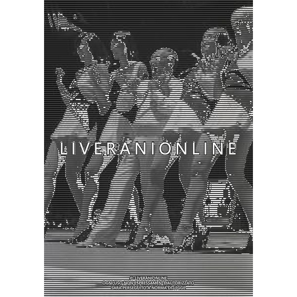 RETROSPETTIVA DON LURIO PSEUDONIMO DI DONALD BENJAMIN LURIO COREOGRAFO-BALLERINO-CANTANTE E ATTORE NELLA FOTO DON LURIO A MILANO NELL\'ANNO 1982 NEL SUO SPETTACOLO ALLA MAIFESTAZIONE CICLISTICA LA SEI GIORNI AG ALDO LIVERANI SAS 