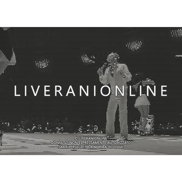 RETROSPETTIVA DON LURIO PSEUDONIMO DI DONALD BENJAMIN LURIO COREOGRAFO-BALLERINO-CANTANTE E ATTORE NELLA FOTO DON LURIO A MILANO NELL\'ANNO 1982 NEL SUO SPETTACOLO ALLA MAIFESTAZIONE CICLISTICA LA SEI GIORNI AG ALDO LIVERANI SAS 