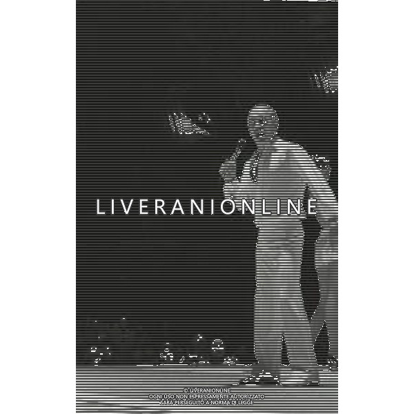 RETROSPETTIVA DON LURIO PSEUDONIMO DI DONALD BENJAMIN LURIO COREOGRAFO-BALLERINO-CANTANTE E ATTORE NELLA FOTO DON LURIO A MILANO NELL\'ANNO 1982 NEL SUO SPETTACOLO ALLA MAIFESTAZIONE CICLISTICA LA SEI GIORNI AG ALDO LIVERANI SAS 
