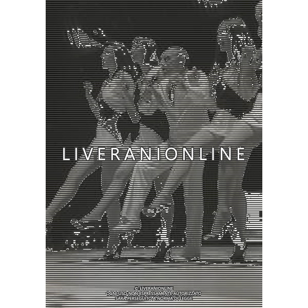 RETROSPETTIVA DON LURIO PSEUDONIMO DI DONALD BENJAMIN LURIO COREOGRAFO-BALLERINO-CANTANTE E ATTORE NELLA FOTO DON LURIO A MILANO NELL\'ANNO 1982 NEL SUO SPETTACOLO ALLA MAIFESTAZIONE CICLISTICA LA SEI GIORNI AG ALDO LIVERANI SAS 