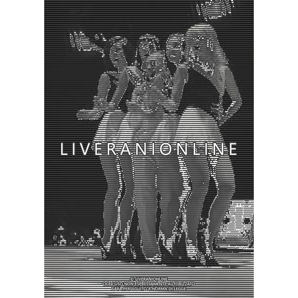 RETROSPETTIVA DON LURIO PSEUDONIMO DI DONALD BENJAMIN LURIO COREOGRAFO-BALLERINO-CANTANTE E ATTORE NELLA FOTO DON LURIO A MILANO NELL\'ANNO 1982 NEL SUO SPETTACOLO ALLA MAIFESTAZIONE CICLISTICA LA SEI GIORNI AG ALDO LIVERANI SAS 