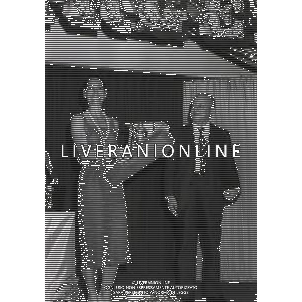 1980 MILANO CIRCOLO DELLA STAMPA PRESENTAZIONE DEL GIRO D\'ITALIA DI CICLISMO NELLA FOTO GINO PALUMBO DIRETTORE DELLA GAZZETTA DELLO SPORT CON FRANCA ROBERTO MOGLIE DEL GIORNALISTA CANDIDO CANNAVO\' AG ALDO LIVERANI SAS
