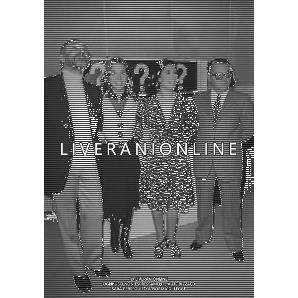 1970-1974 MILANO TRASMISSIONE TELEVISIVA “ RISCHIATUTTO“ NELLA FOTO I CONCORRENTI DEL GIOCO AG ALDO LIVERANI SAS