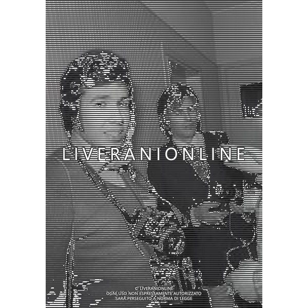1970-1974 MILANO TRASMISSIONE TELEVISIVA “ RISCHIATUTTO“ NELLA FOTO MARIO DOTTI FOTOGRAFO PERSONALE DI MIKE BONGIORNO CON ALCUNI COLLEGHI AG ALDO LIVERANI SAS