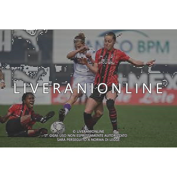 © TVRG Valery Vigilucci (Fiorentina) tra Lindsey Thopmas (Milan) SX e Celeste Anais Boureille (Milan) DX Milan Women vs Fiorentina Femminile Serie A femminile - 18a giornata Milano 27-03-2022 Centro sportivo Peppino Vismara foto Roberto Garavaglia/ag. Aldo Liverani sas