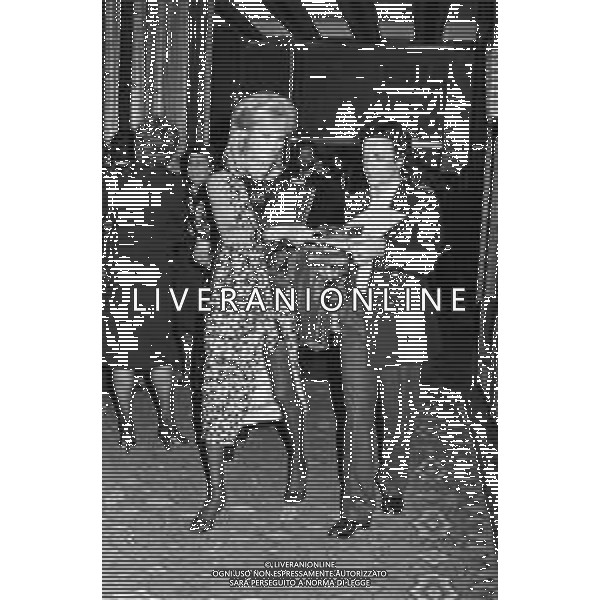 RETROSPETTIVA AMANDA LEAR CANTANTE NELLA FOTO CON IL MARITO ALAIN-PHILIPPE MALAGNAC d\'ARGENS de VILLELE A MILANO NEL 1983 ©Archivio Giovanni Liverani/AGENZIA ALDO LIVERANI SAS