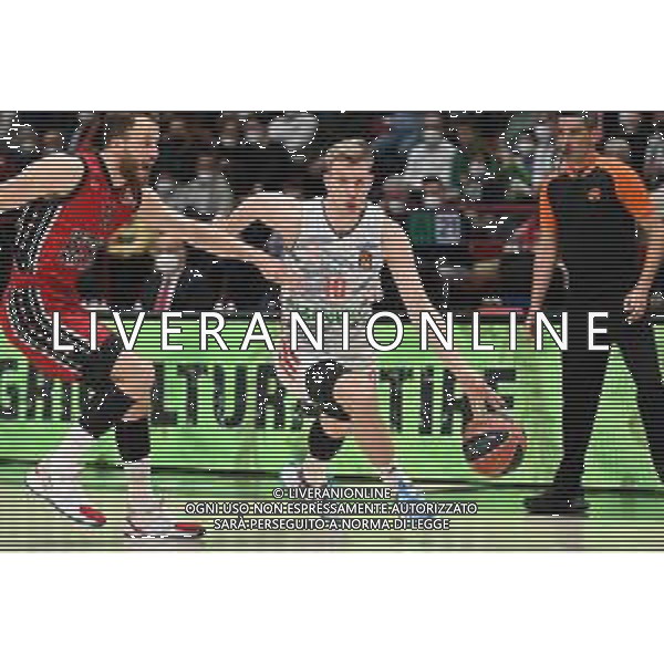 © TVRG Ognjen Jaramaz (Bayern Monaco) e sulla SX Sergio Rodriguez (Olimpia Milano) AX Armani Exchange Milano vs Bayern Monaco Turkish Airlines EuroLeague - 30a giornata regular season Assago (MI) 10-02-2022 Mediolanum Forum foto Roberto Garavaglia/ag. Aldo Liverani sas