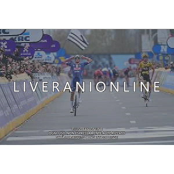 30-03-2022 Dwars Door Vlaanderen; 2022, Alpecin - Fenix; 2022, Jumbo - Visma; Van Der Poel, Mathieu; Benoot, Tiesj; Waregem; ©SIROTTI/AGENZIA ALDO LIVERANI SAS