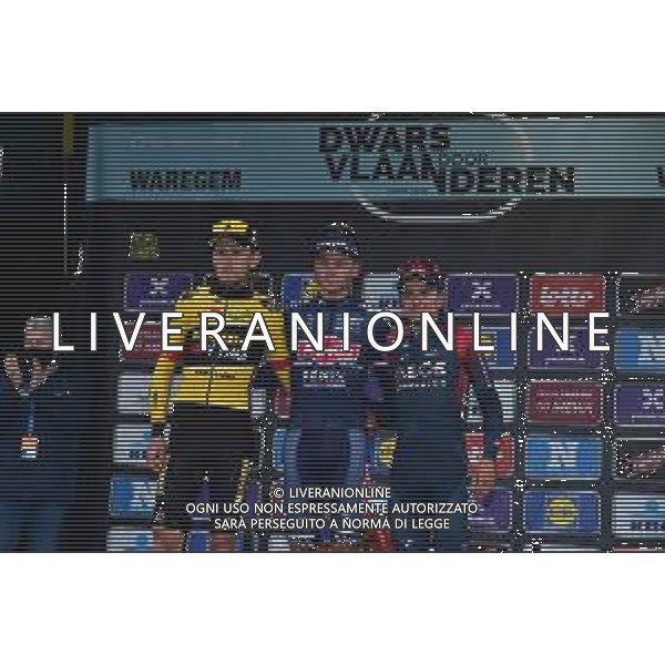 30-03-2022 Dwars Door Vlaanderen; 2022, Alpecin - Fenix; 2022, Jumbo - Visma; 2022, Ineos - Grenadiers; Van Der Poel, Mathieu; Benoot, Tiesj; Pidcock, Thomas; Waregem; ©SIROTTI/AGENZIA ALDO LIVERANI SAS